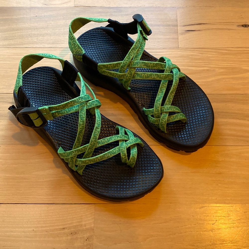 Women’s Classic Chacos - great condition